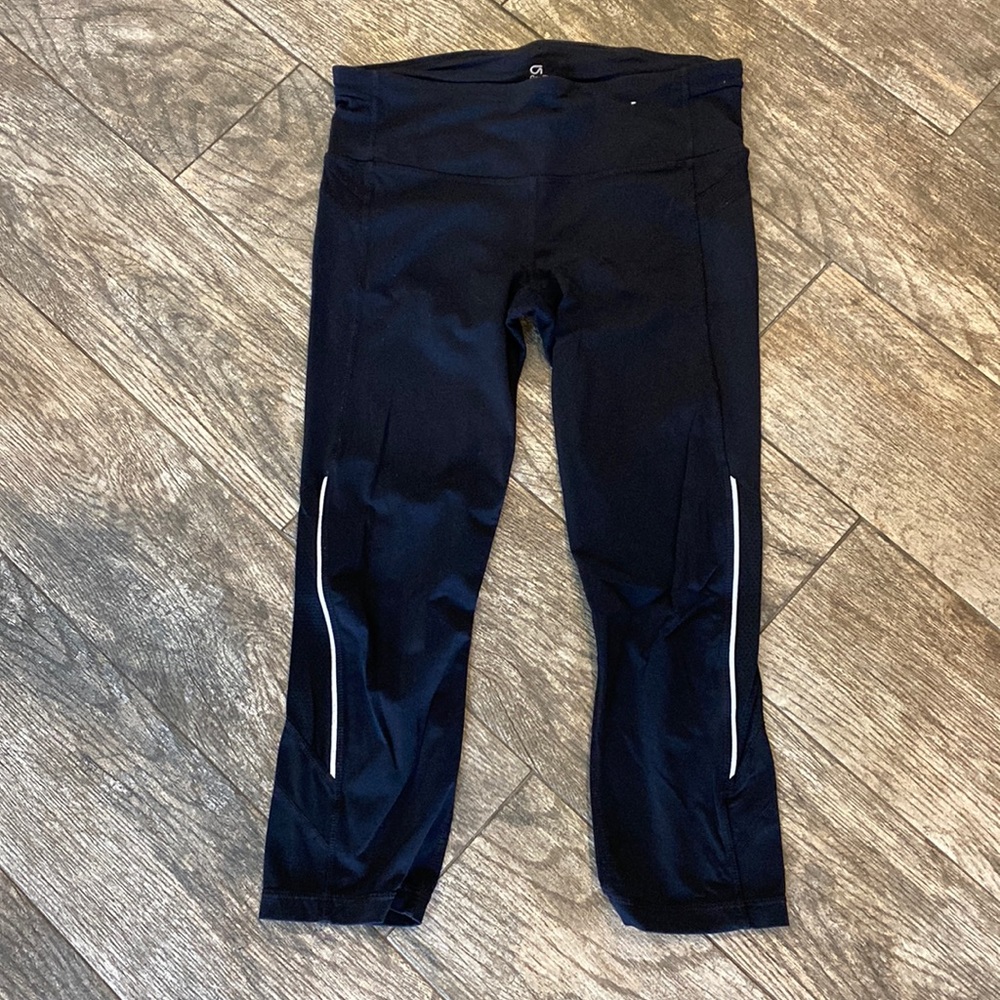 Gap fit black crop leggings